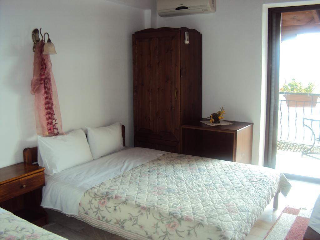 Vassilis Guesthouse Rapsáni Pokoj fotografie